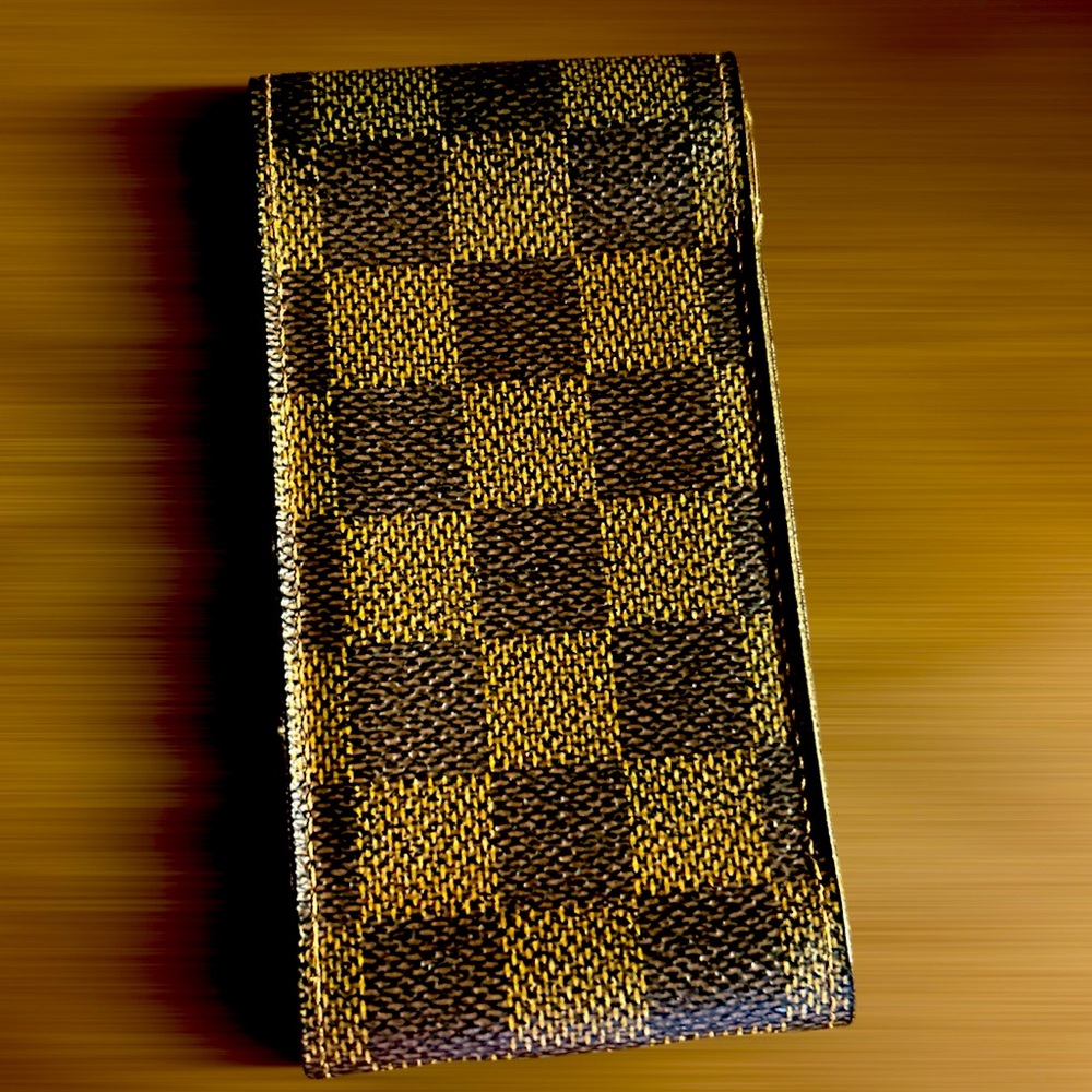 Authentic Vintage LOUIS VUITTON
Damier Ebene Etui Cigarette Case - Picture 4 of 9